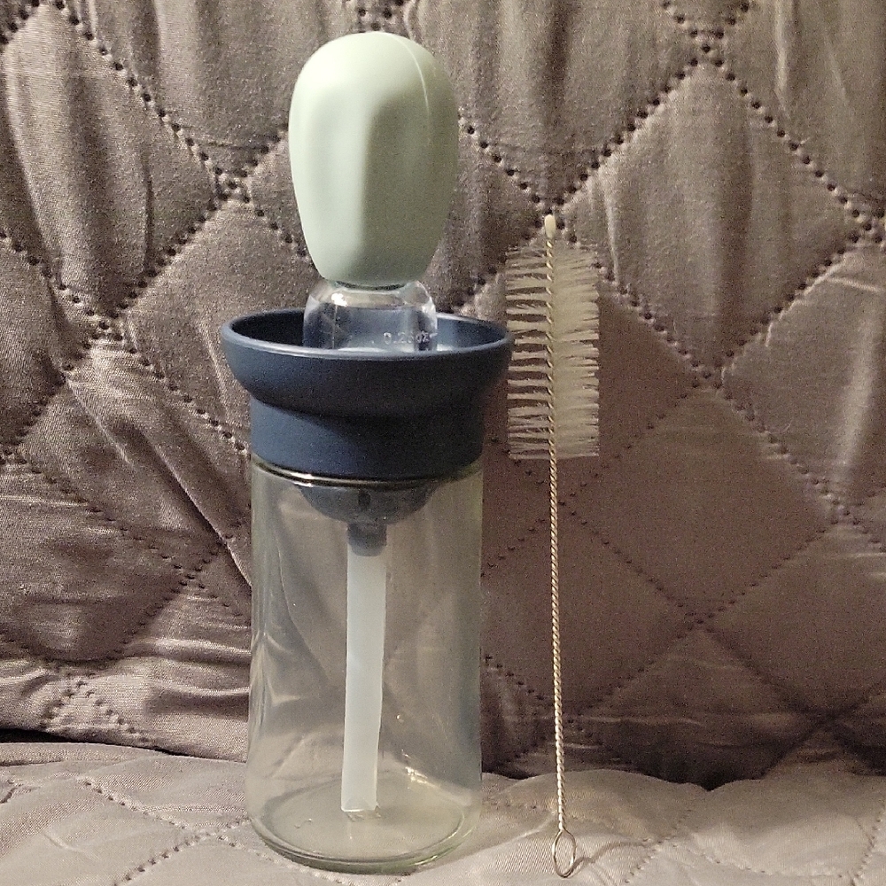 Oil Dispenser With Brush. 2 In 1 Oil Storage. New Without Box. 6oz